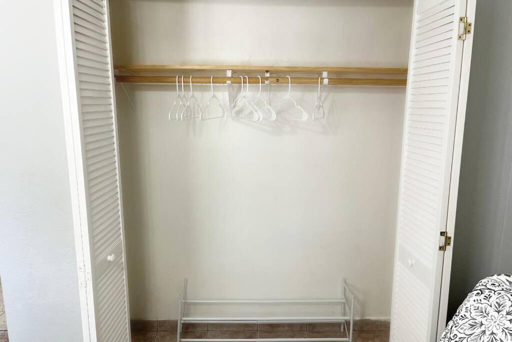 Amazing & Cozy Duplex Near Zoo ! Сasa de vacaciones Miami