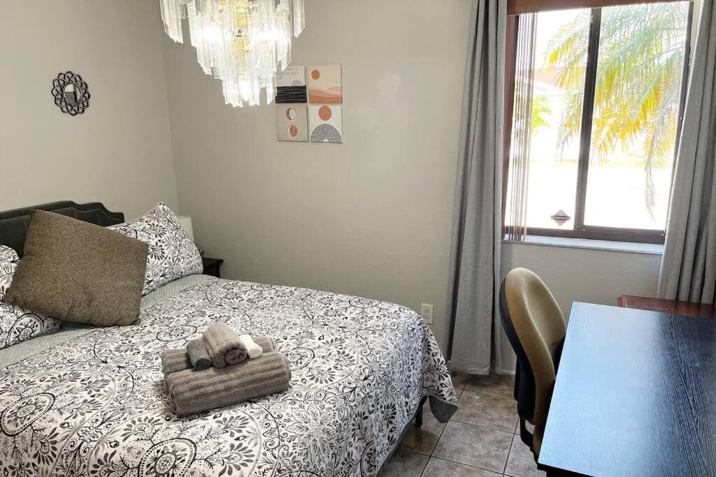 Amazing & Cozy Duplex Near Zoo ! Сasa de vacaciones *