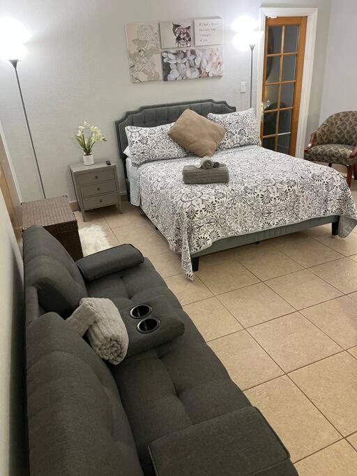 Amazing & Cozy Duplex Near Zoo ! Сasa de vacaciones Miami