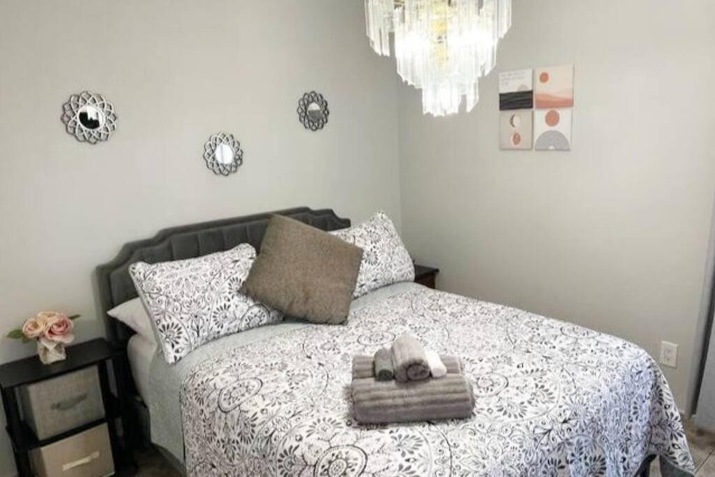 Amazing & Cozy Duplex Near Zoo ! Сasa de vacaciones Miami