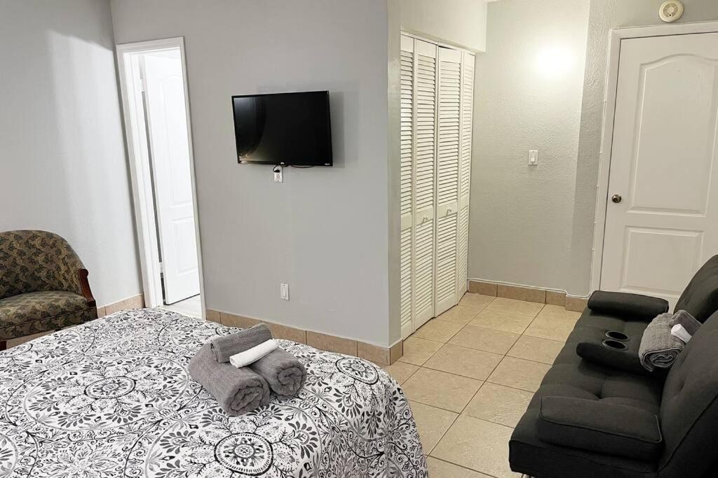 Сasa de vacaciones Amazing & Cozy Duplex Near Zoo ! Miami