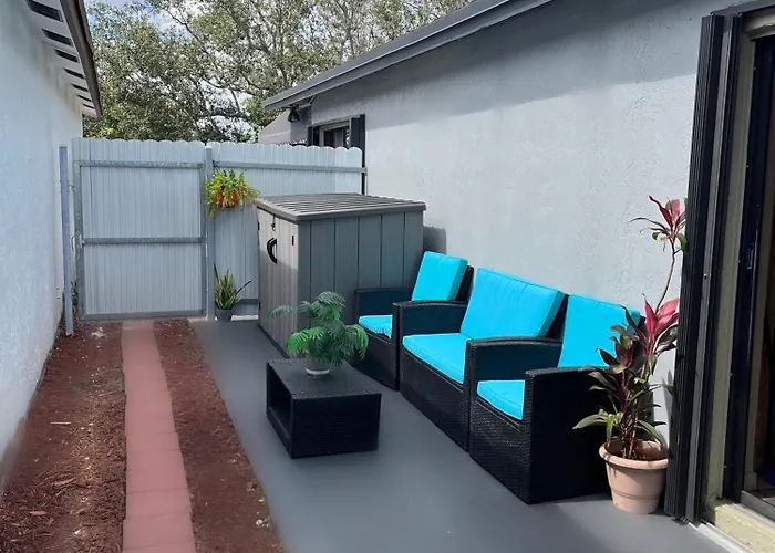 Amazing & Cozy Duplex Near Zoo Miami !